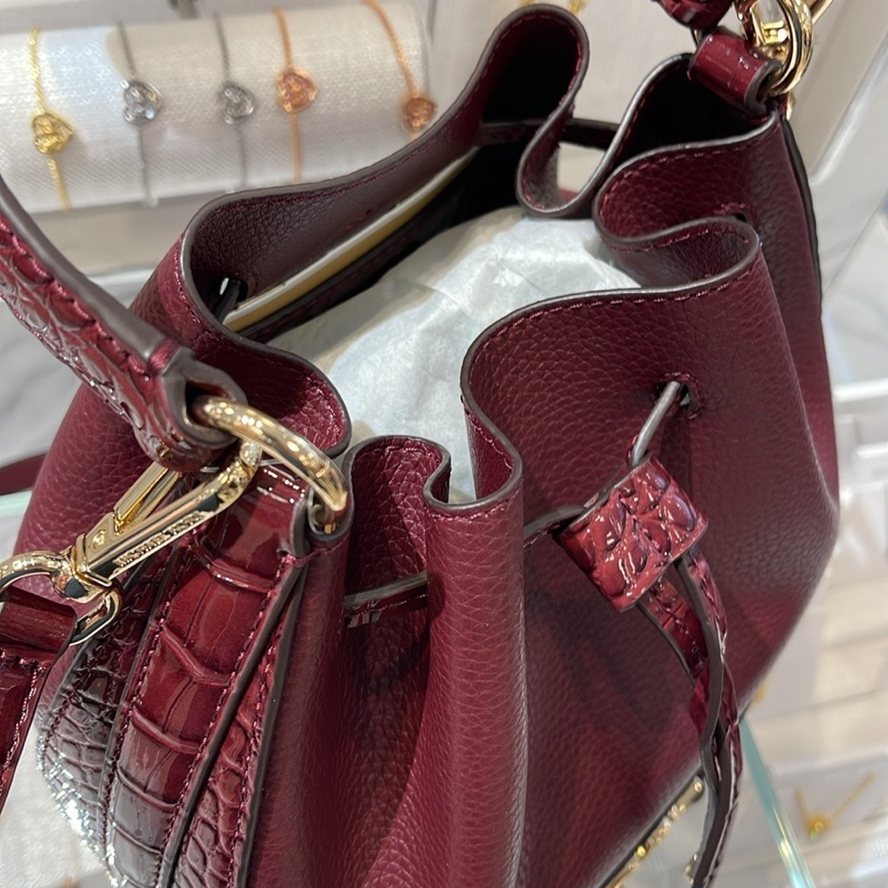 MICHAEL KORS 
Reed Medium Pebbled Leather Belted Bucket Messenger Satchel Crossb - Picture 8 of 16